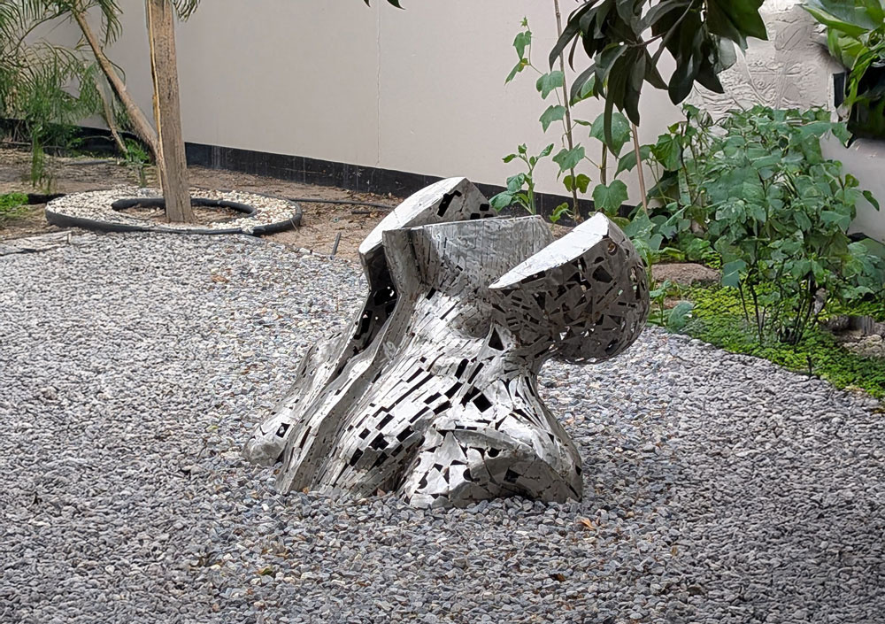 Doubts, Stainless steel, 103Wx74Hx60cm, 2020